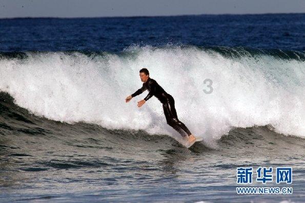 托尼·帕克参加美职篮关怀行动，与球迷欢庆新春